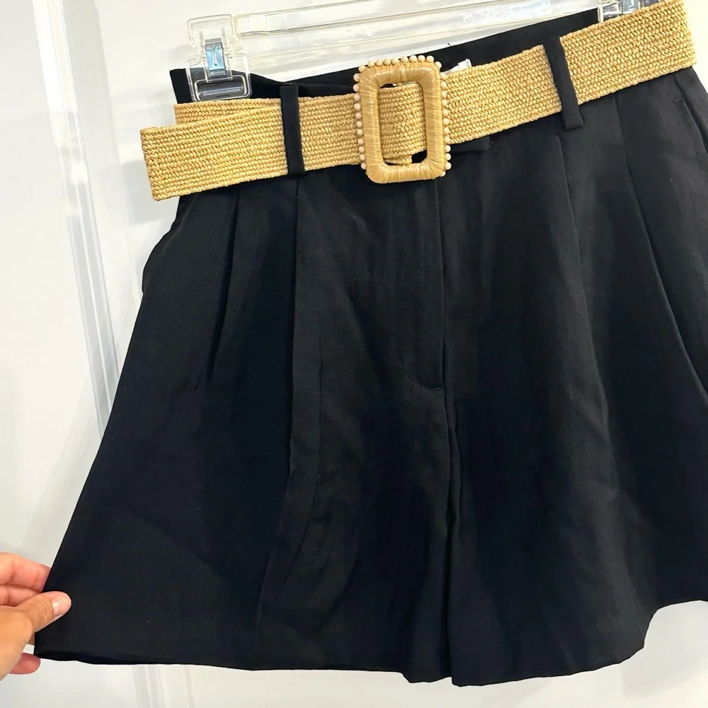 NWOT H&M black tailored high waisted pleated shorts with belt included Size 2.